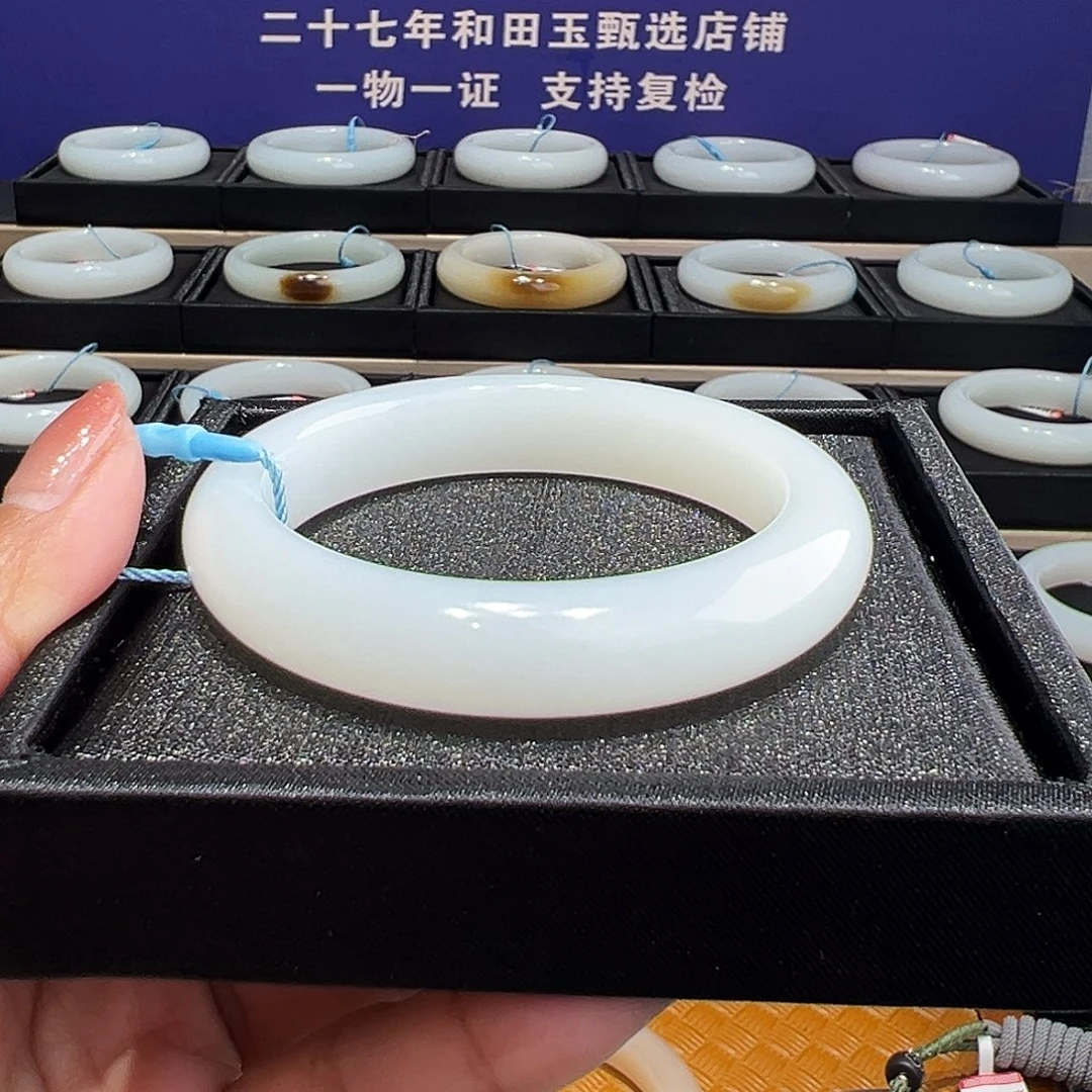 和田玉未镶嵌手镯