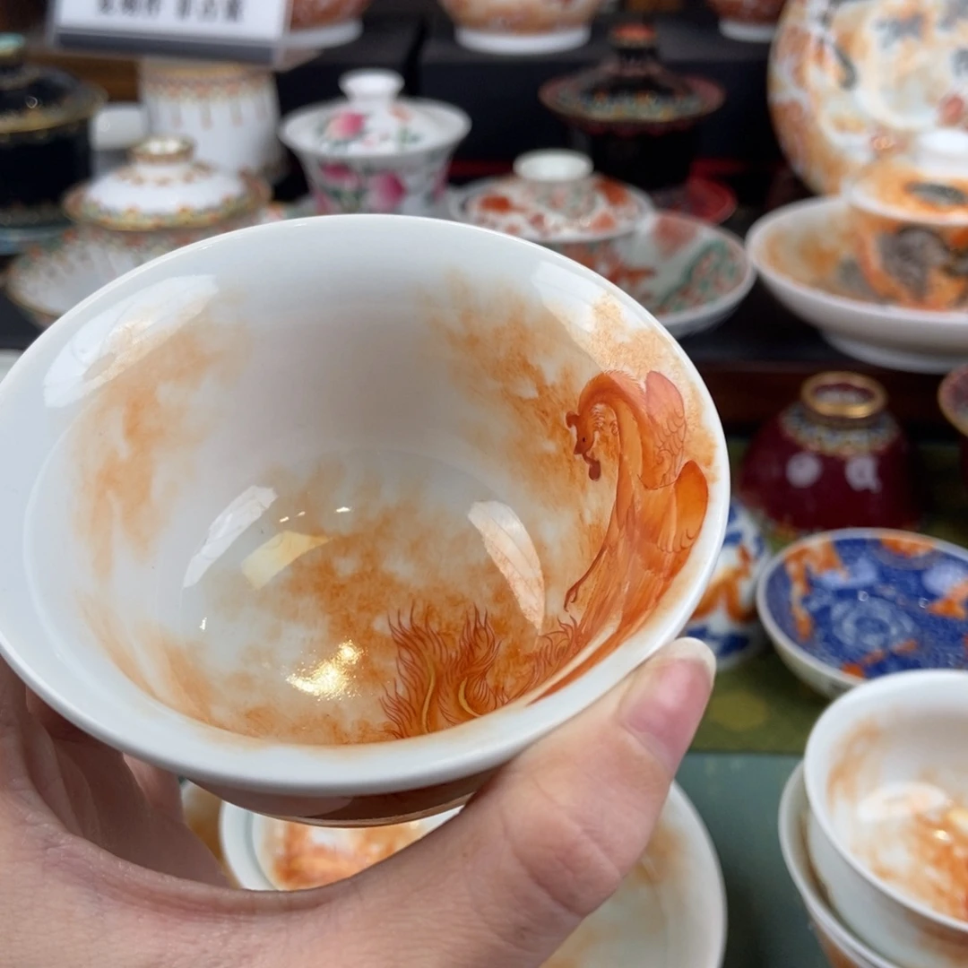 陶瓷的设计师是一个人。