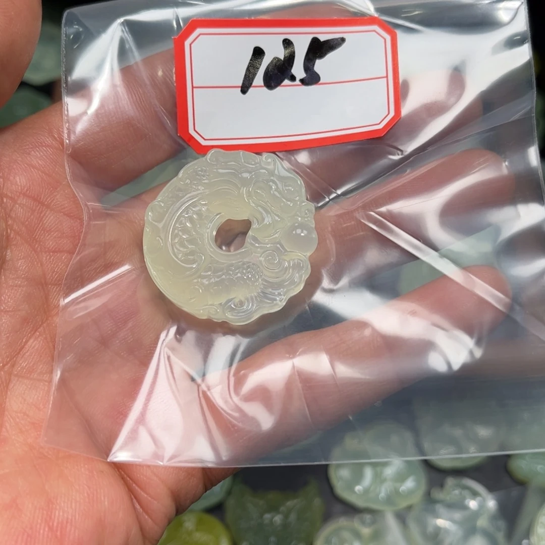 蛇纹石玉颈饰合金户**哥