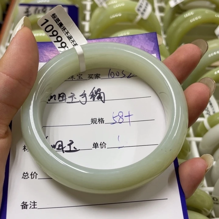 未镶嵌手镯和田玉