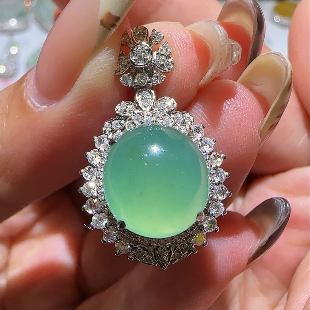 【闪购商品】颈饰18K金镶嵌翡翠天然