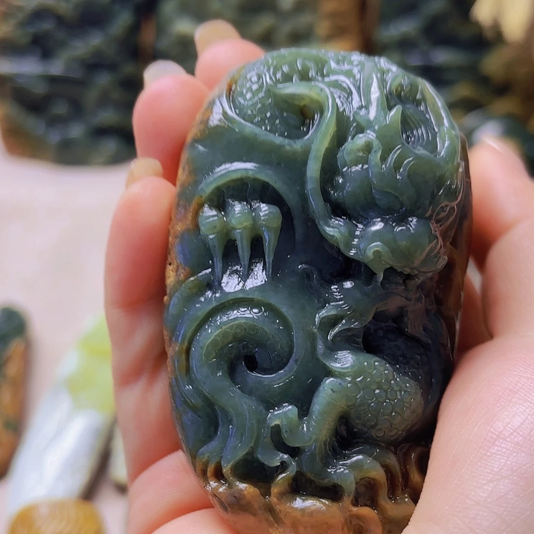 星***提未镶嵌岫岩河磨玉（透闪石质玉）挂件