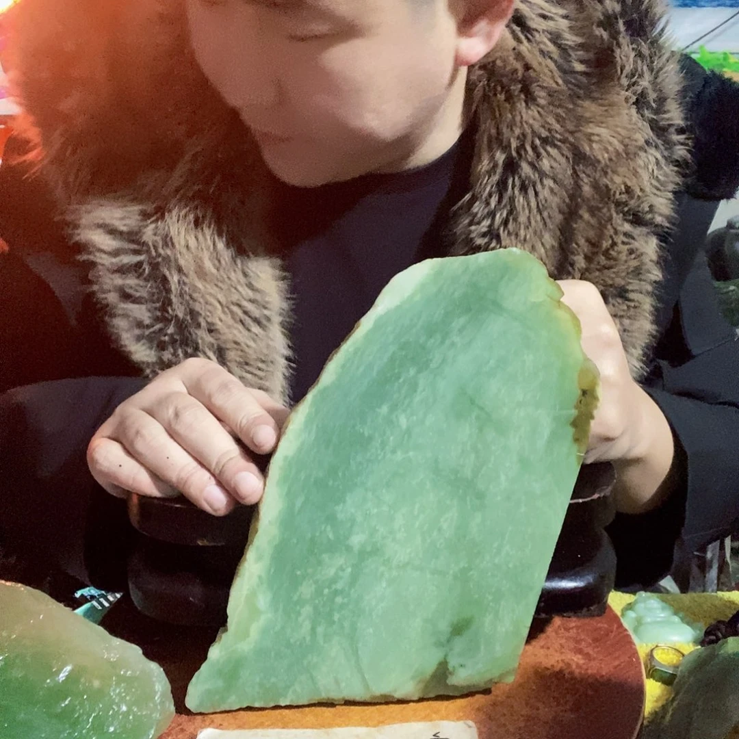 蛇纹石玉未镶嵌珠宝奇石