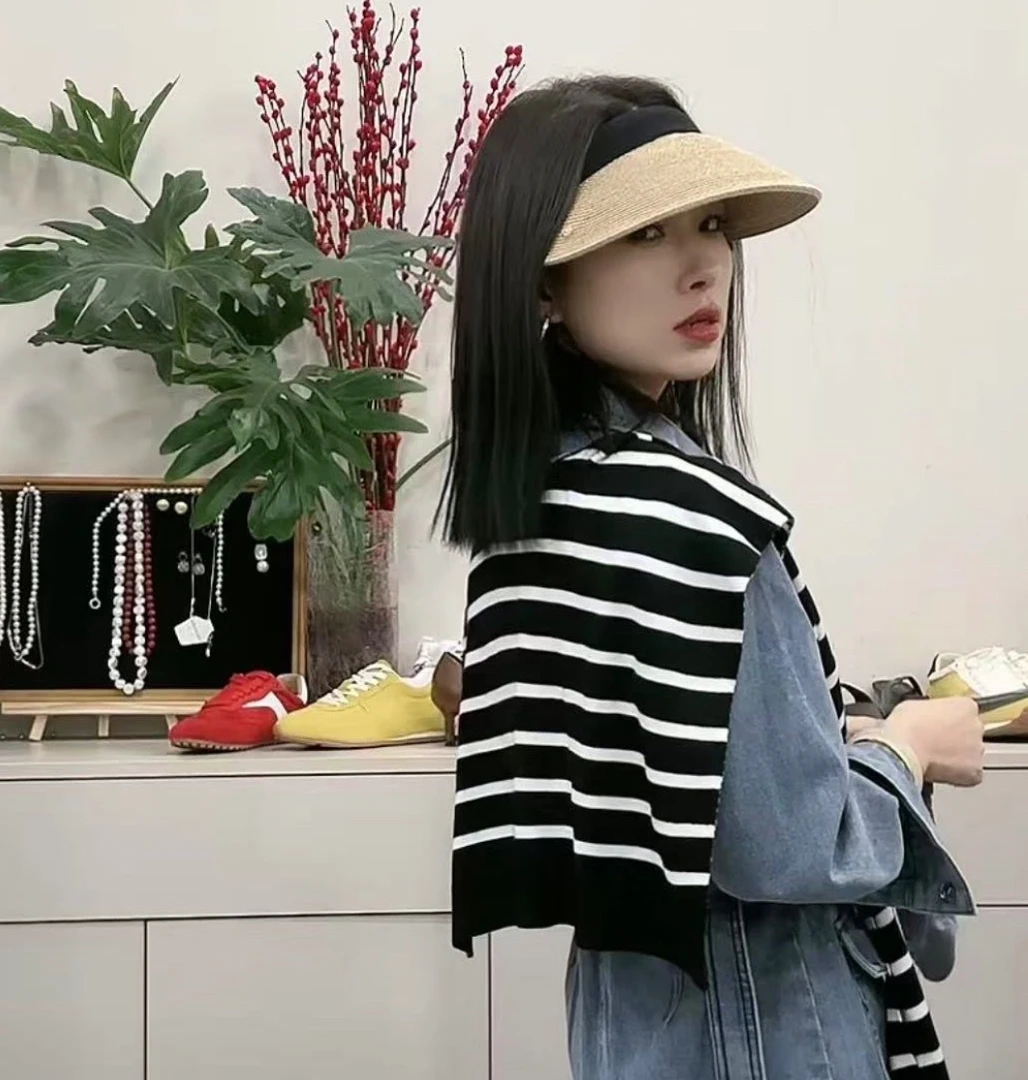 自带氛围感必备单品黑白条纹披肩衫