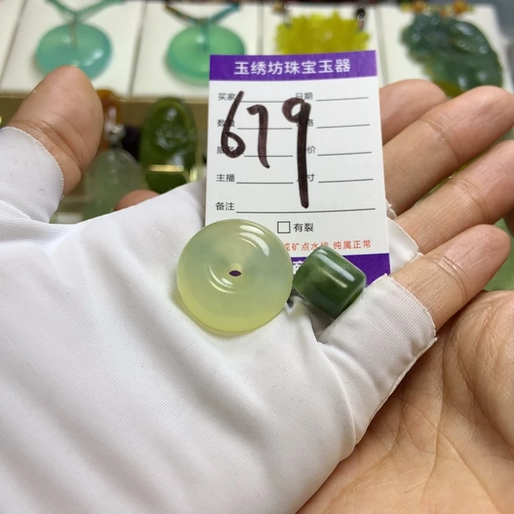 【闪购商品】蛇纹石玉未镶嵌颈饰?