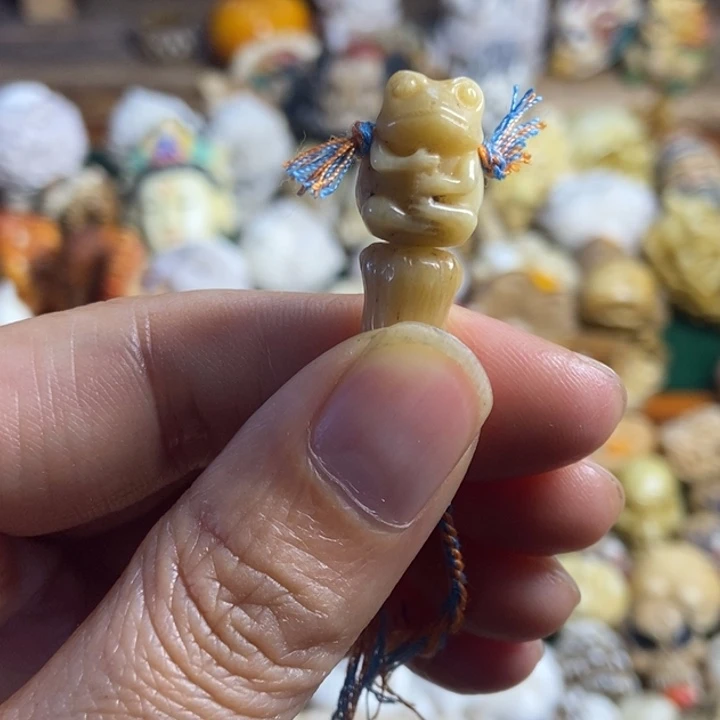 配饰驼骨雕刻三通一个