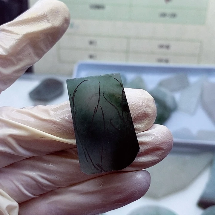 翡翠颈饰未镶嵌缅甸翡翠A货边角