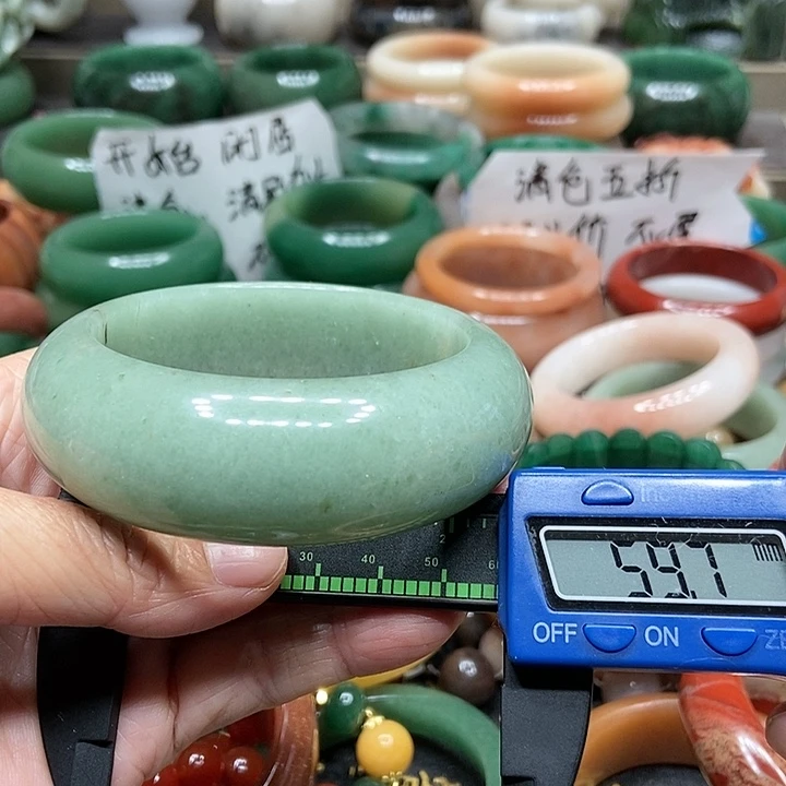 石英质玉手镯未镶嵌