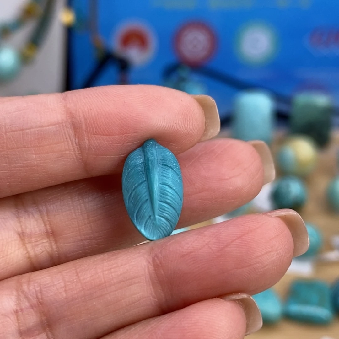 绿松石未镶嵌珠宝奇石