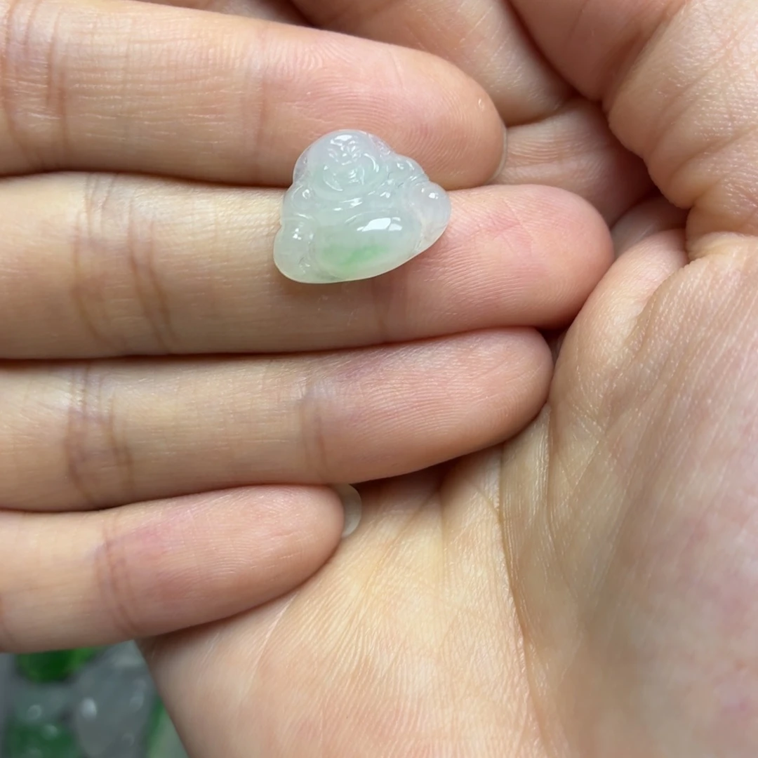 颈饰未镶嵌翡翠飘绿佛公