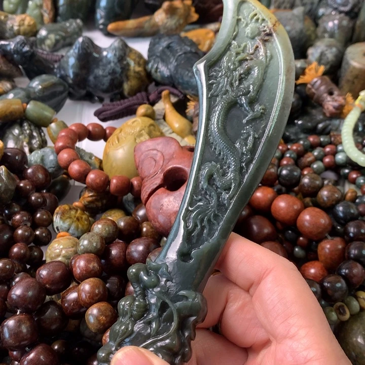 未镶嵌岫岩老玉（透闪石质玉）挂件