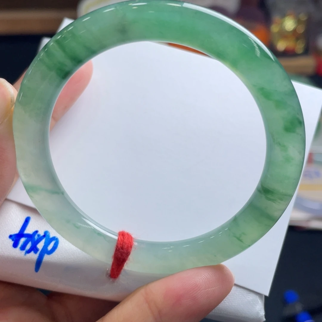 翡翠未镶嵌手镯52.4圆条，冰胶绿