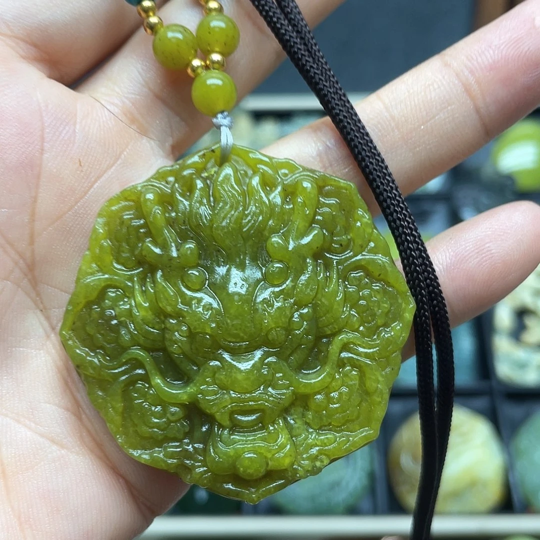 未镶嵌蛇纹石玉颈饰