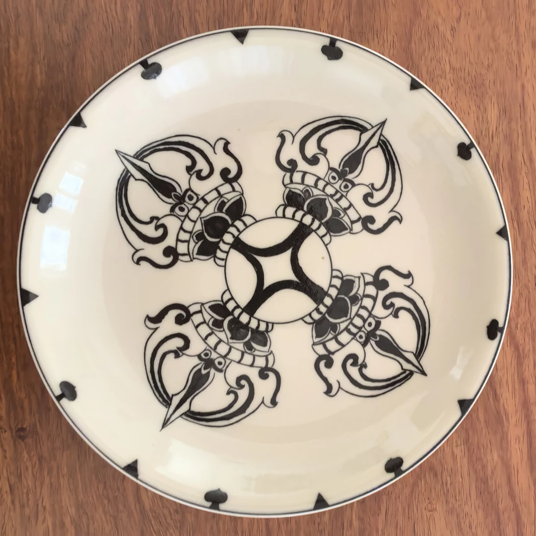 手绘浅黄色金刚杵吉祥盘