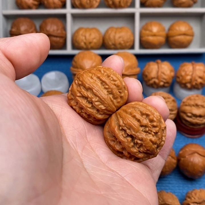 文玩核桃把件九龙筋