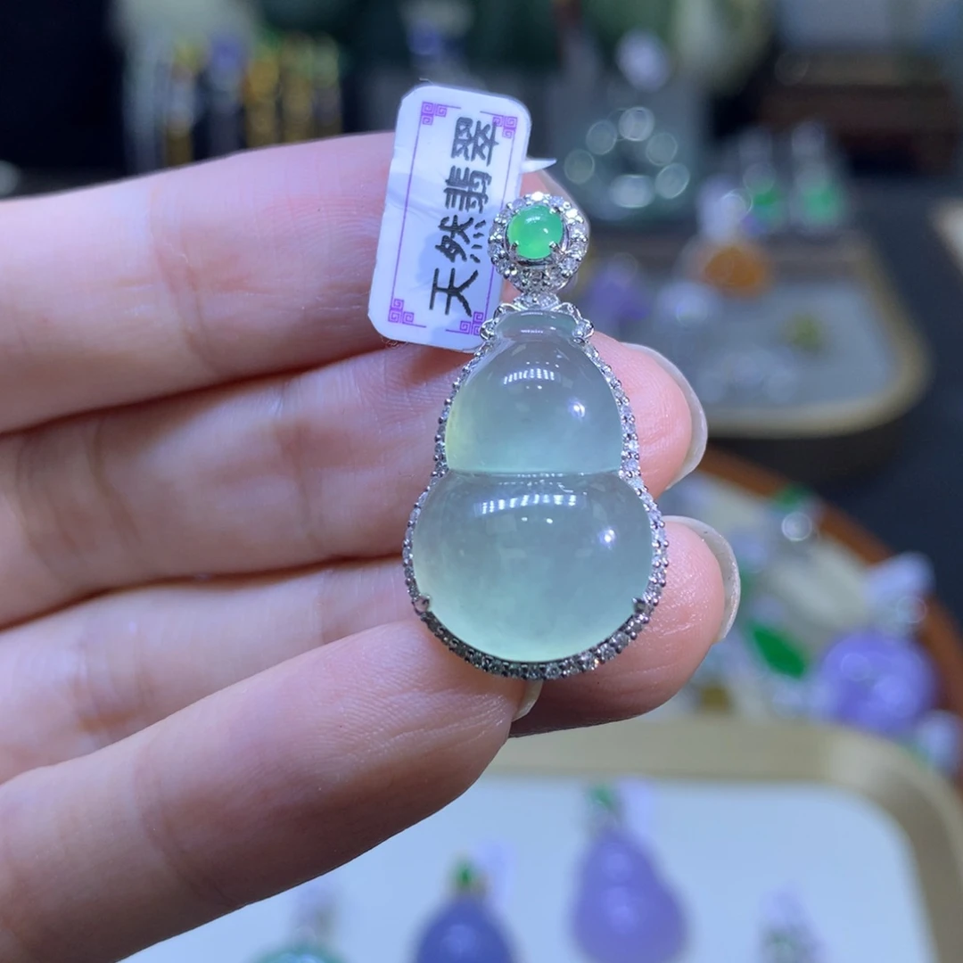 翡翠18K金镶嵌颈饰翡翠吊坠项链