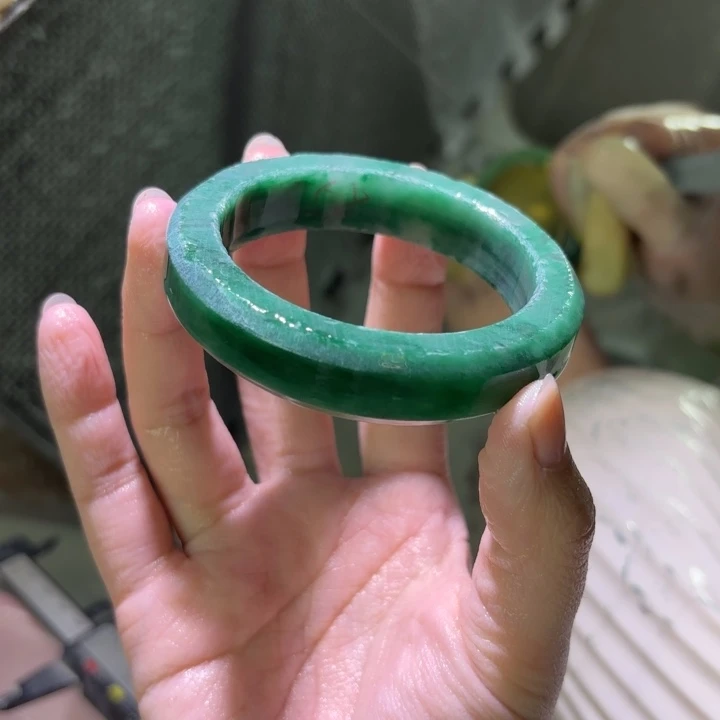 P****石英质玉（非洲翠）未镶嵌手镯定制