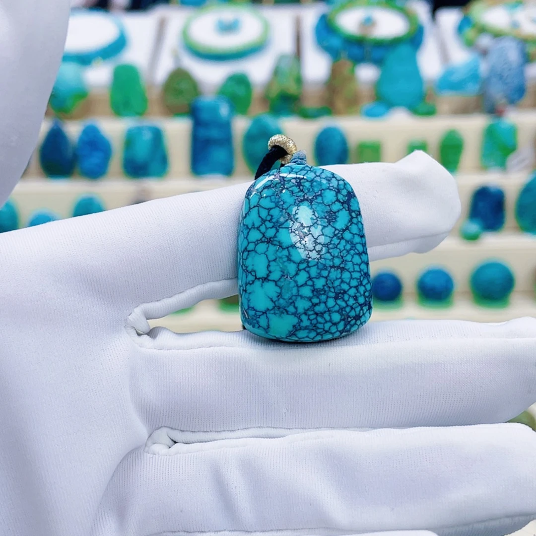 绿松石未镶嵌颈饰