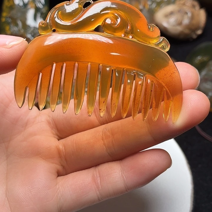 琥珀未镶嵌颈饰梳子