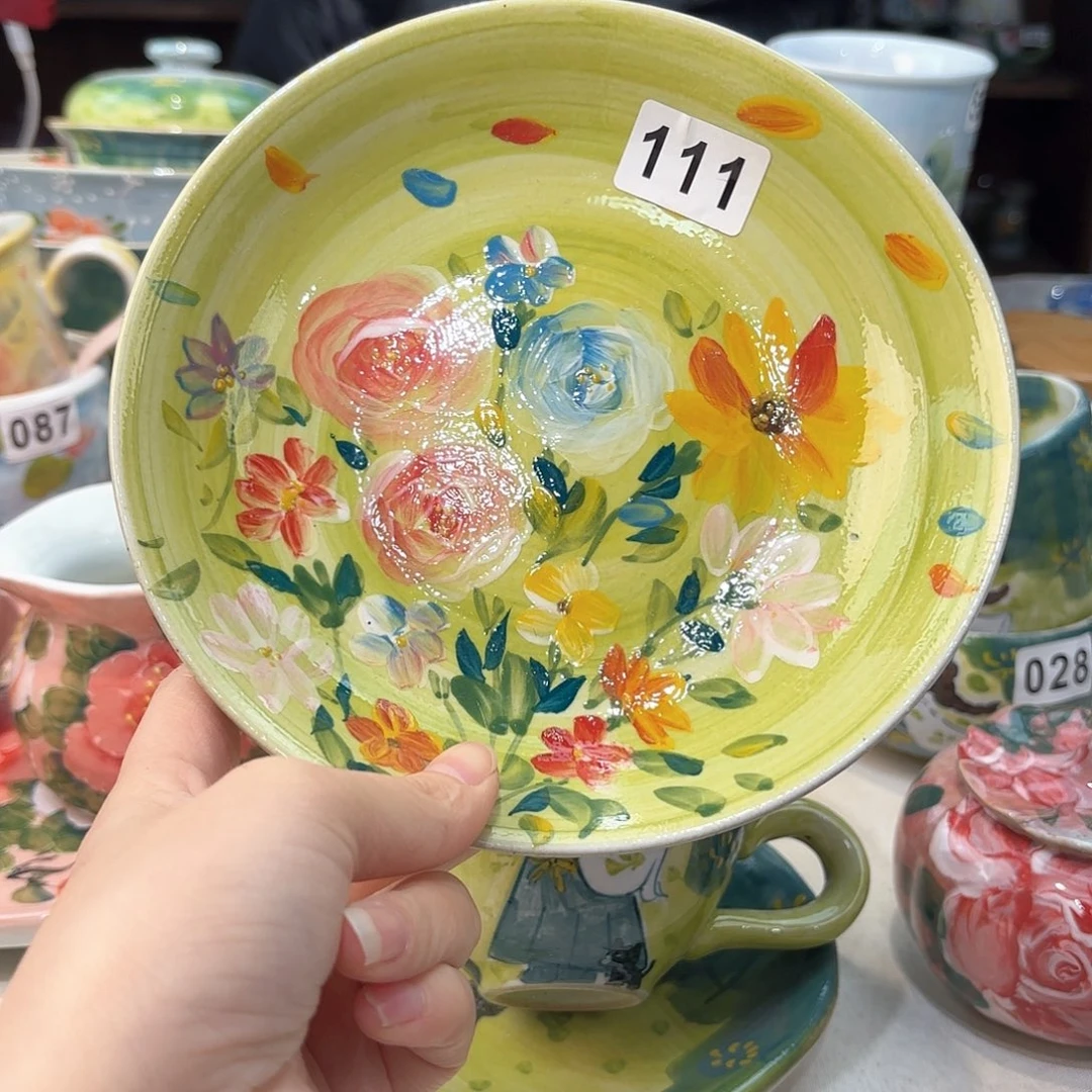 瓷片兔兔好可爱呀打个