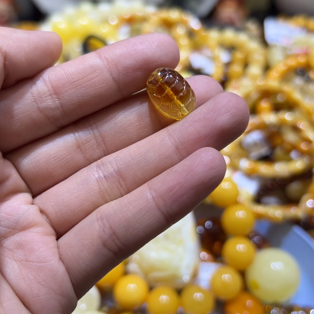 琥珀珠宝奇石未镶嵌