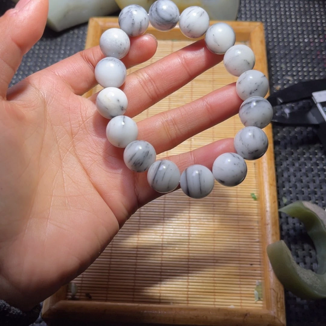 未镶嵌手镯和田玉跳*虎