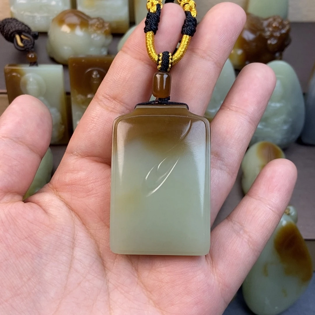 颈饰未镶嵌和田玉（糖玉）繁**尽