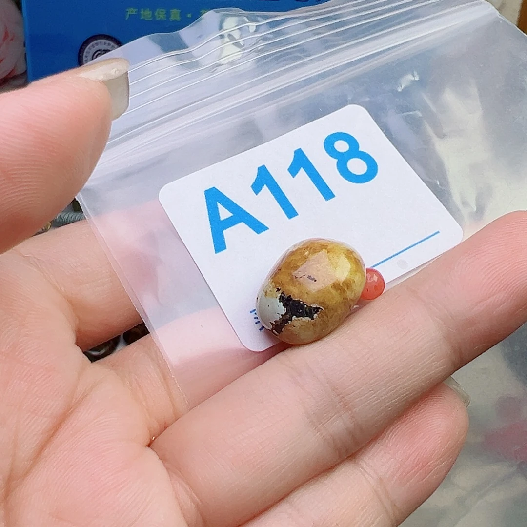 南红玛瑙未镶嵌珠宝奇石