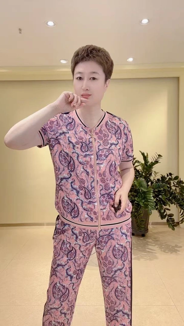 嘉莉丹:1028#棒球领凤尾花透气网眼小直筒速干套装