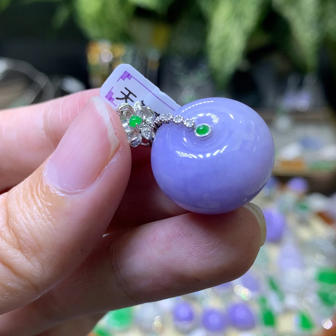 颈饰18K金镶嵌翡翠