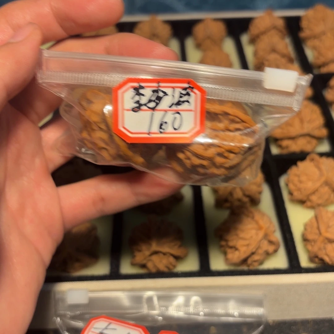 李***波文玩核桃吊坠盘山