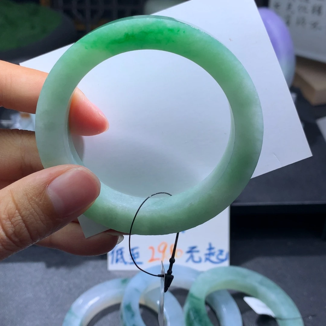 未镶嵌翡翠手镯定制翡翠