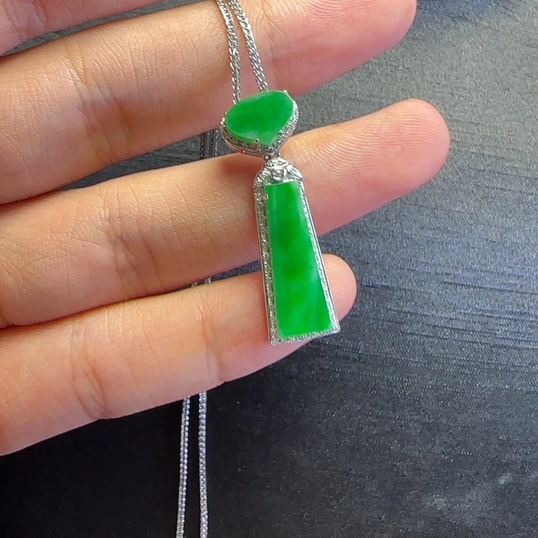 颈饰18K金镶嵌翡翠翡翠