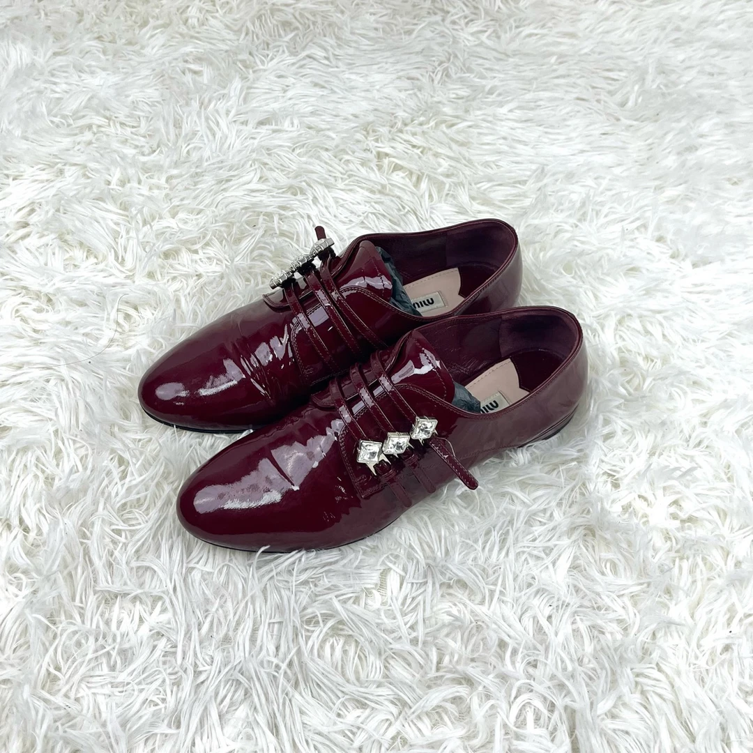 95新 MIU MIU/缪缪 酒红色漆皮低跟鞋35.5码12788241