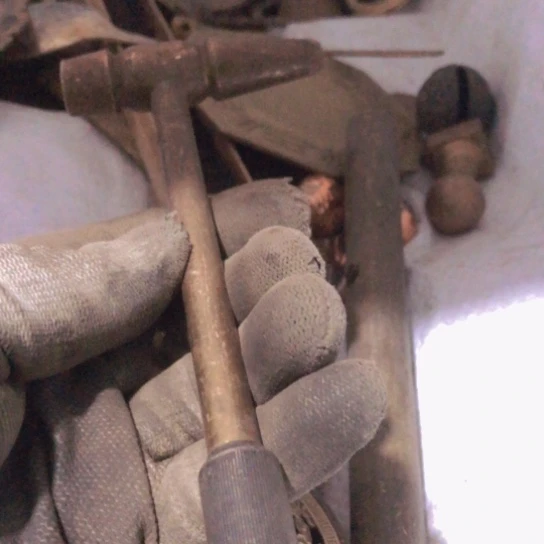 山***人闪电购铜摆件工艺品