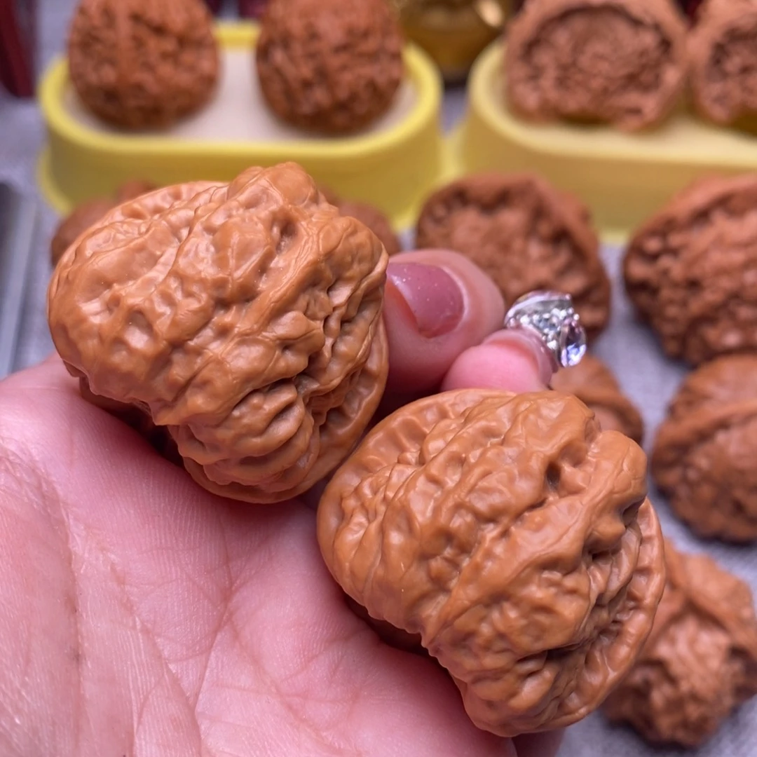 文玩核桃把件毕业红皮蛤蟆头37尺全品
