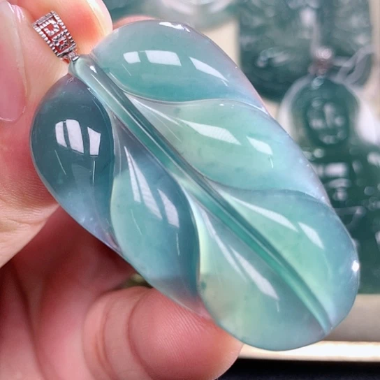【闪购商品】颈饰18K金镶嵌翡翠