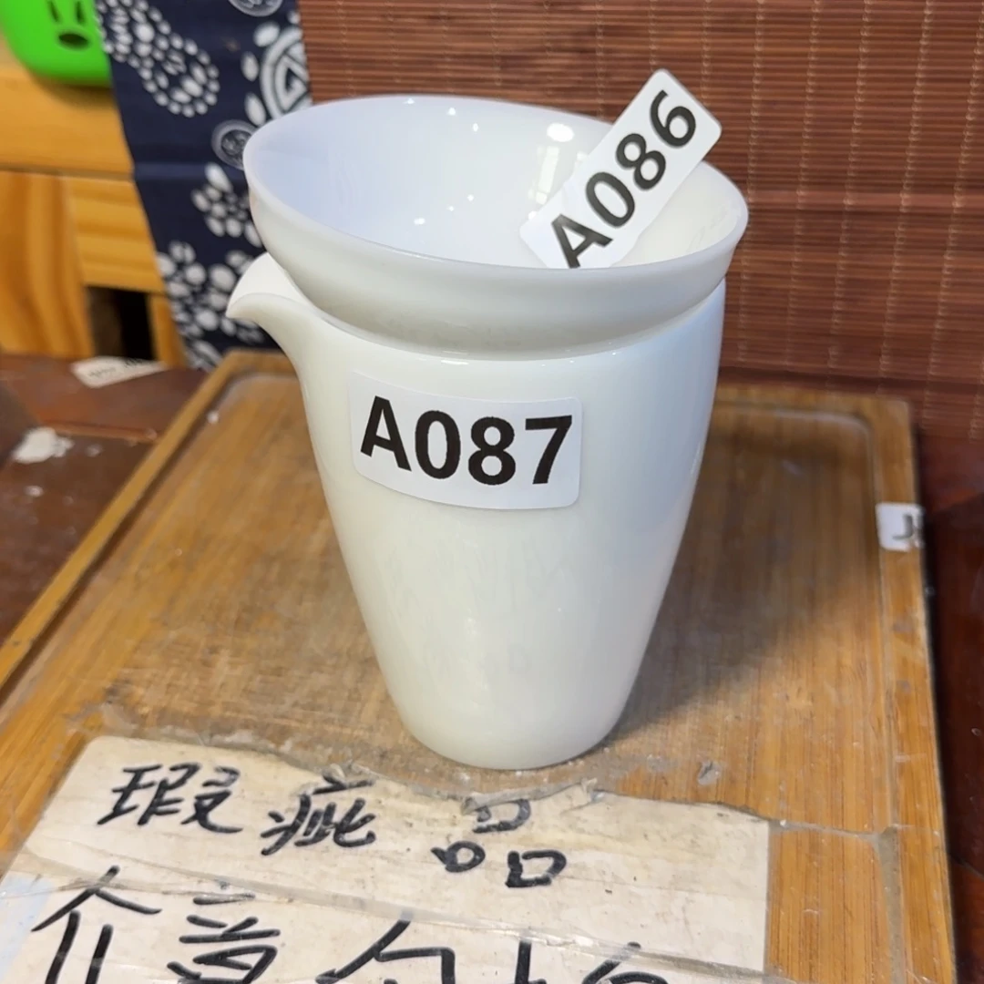 微瑕疵介意勿拍陶瓷器皿A054