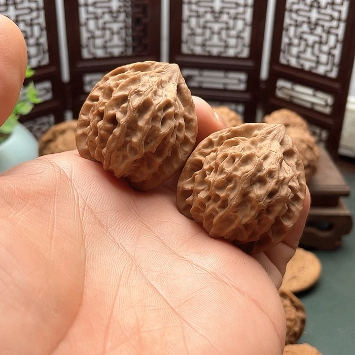 ****王把件文玩核桃龙门剑