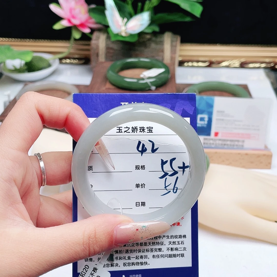 怡***怡和田玉未镶嵌手镯