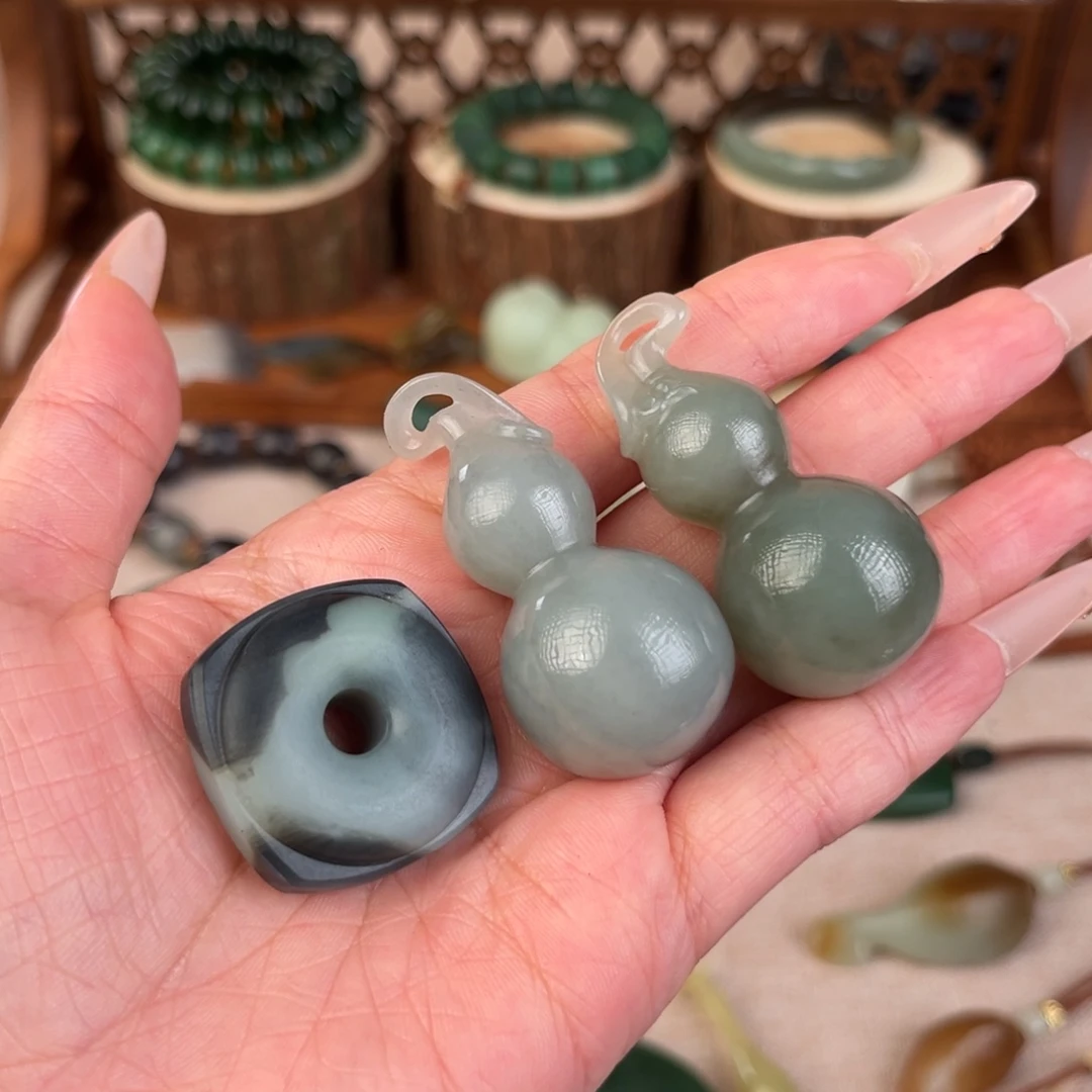 微***拉颈饰未镶嵌和田玉（糖玉）