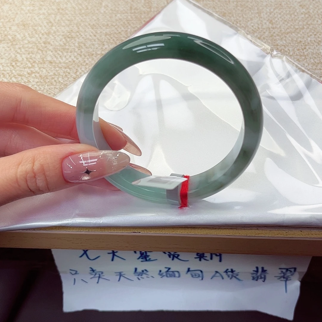 翡翠未镶嵌手镯手镯