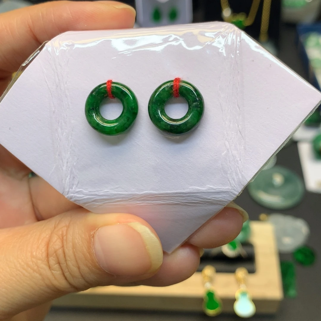 翡翠未镶嵌颈饰有纹裂