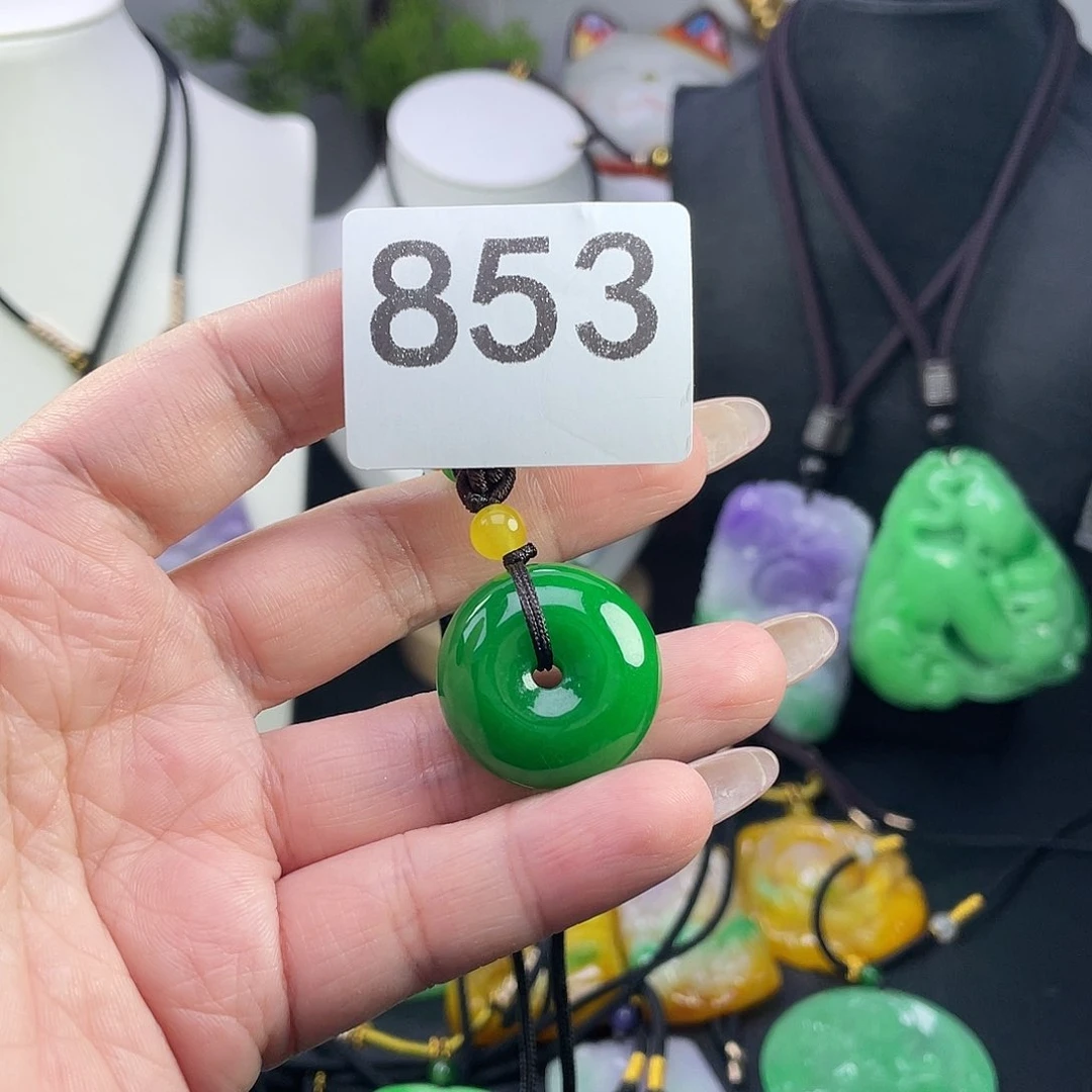 翡翠未镶嵌吊坠(赠链)