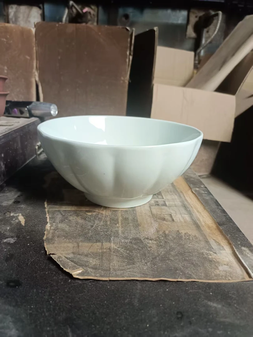 景德镇精美绿土花瓣大碗