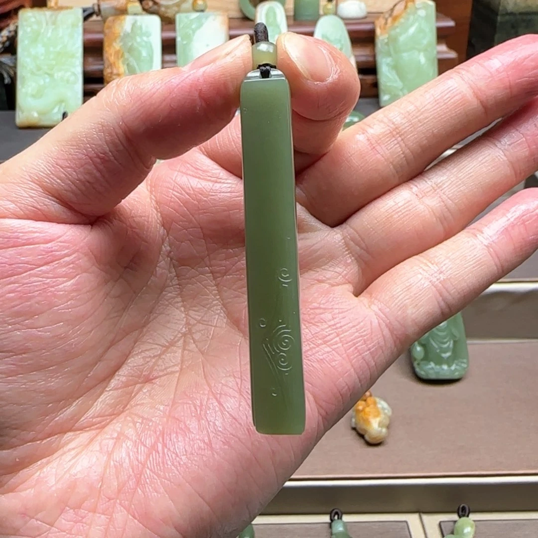 岫岩河磨玉（透闪石质玉）挂件未镶嵌忘*草