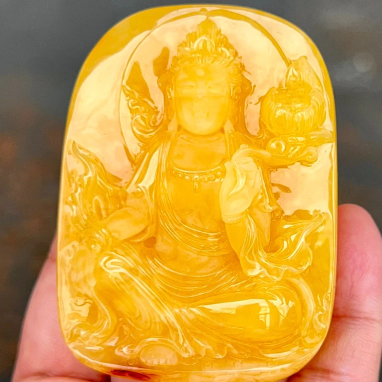 天然琥珀蜜蜡精品观音鸡油黄吊坠无杂裂焦皮料