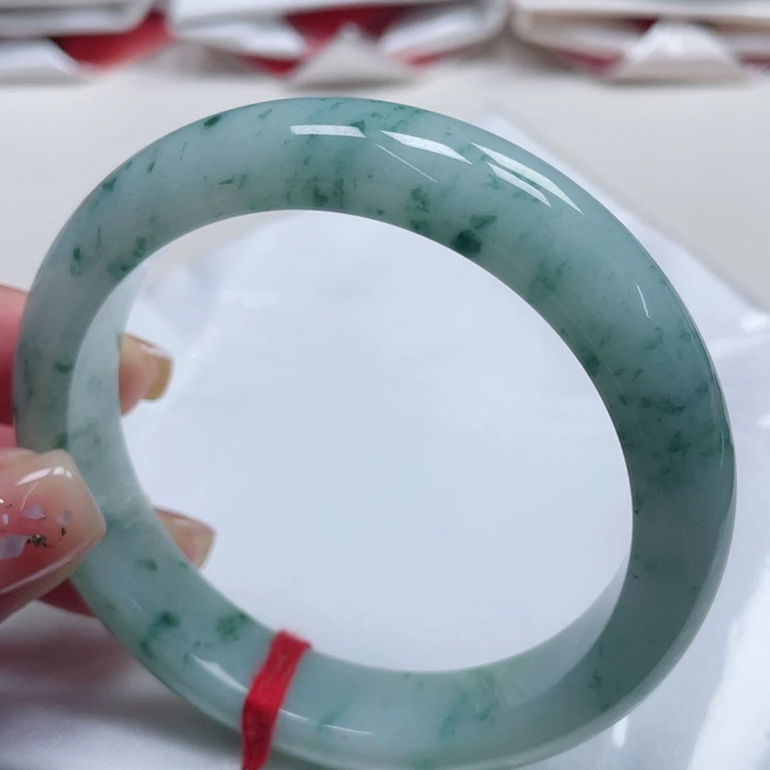 翡翠手镯未镶嵌缅甸翡翠