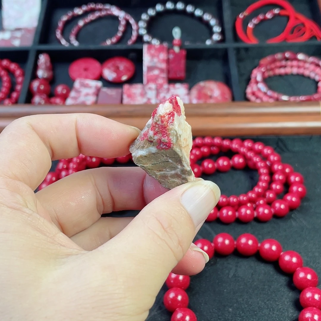 陈***.天然辰砂朱砂毛料24.2克