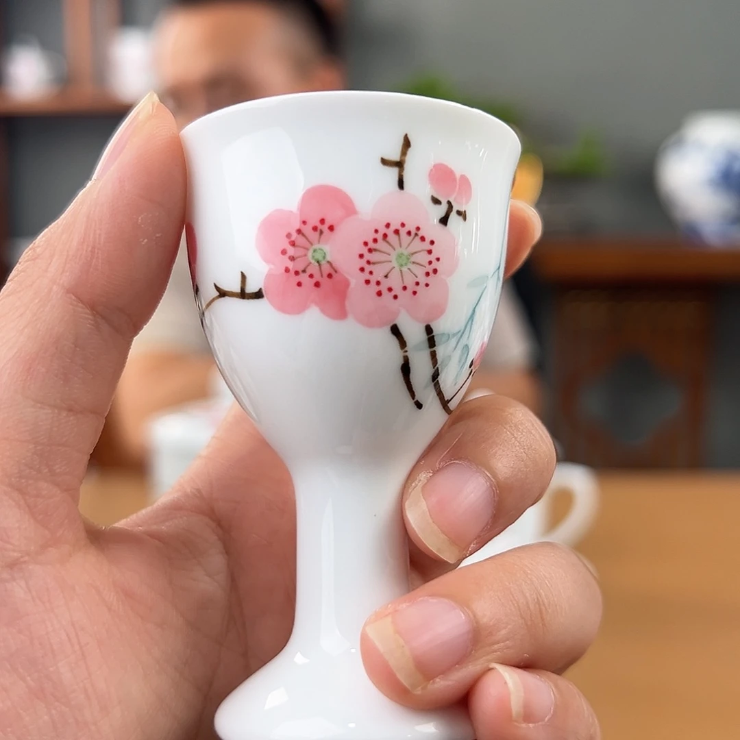 高白瓷 红梅酒杯，微瑕